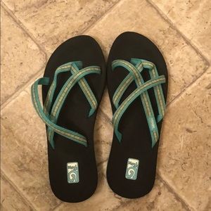 Women’s Teva flip flops